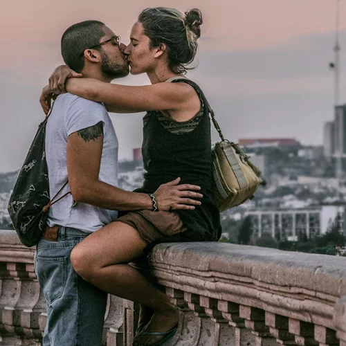 Ποια ζώδια θα ερωτευτούν φέτος; Το 2025 θα είναι μία καρμική χρονιά για πολλούς