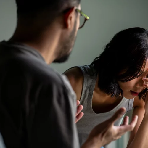 Πέντε σημάδια που δείχνουν ότι το ταίρι σου μάλλον σε απατάει