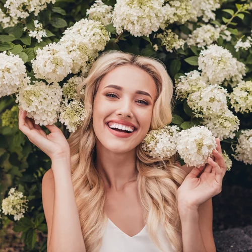 Μήπως η προσπάθειά σου να είσαι χαρούμενη σε εξαντλεί; Δες γιατί!