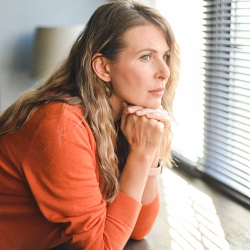 Ποιες γυναίκες αντιμετωπίζουν πιο δύσκολη εμμηνόπαυση; Νέα έρευνα αποκαλύπτει έναν άγνωστο παράγοντα που επηρεάζει τη ζωή τους