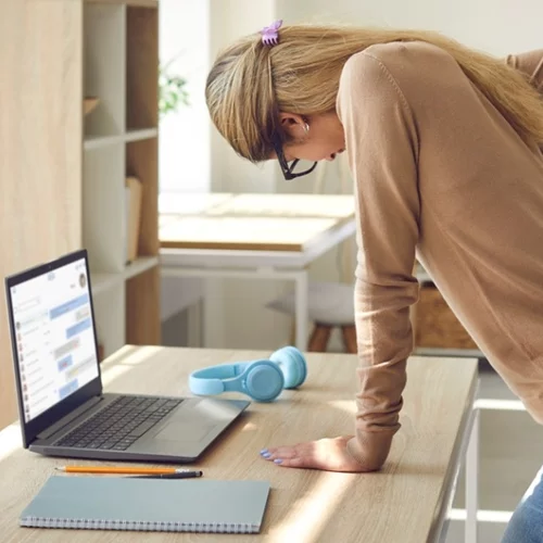 Αγκυλοποιητική Σπονδυλοαρθρίτιδα:  Η πάθηση που παρουσιάζεται σε νέους ανθρώπους και τα συμπτώματά της