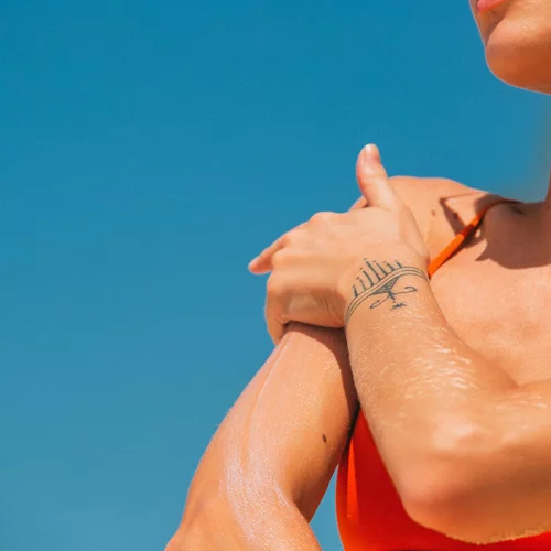 Πώς να μαυρίσεις πιο γρήγορα από ποτέ – χωρίς να καείς