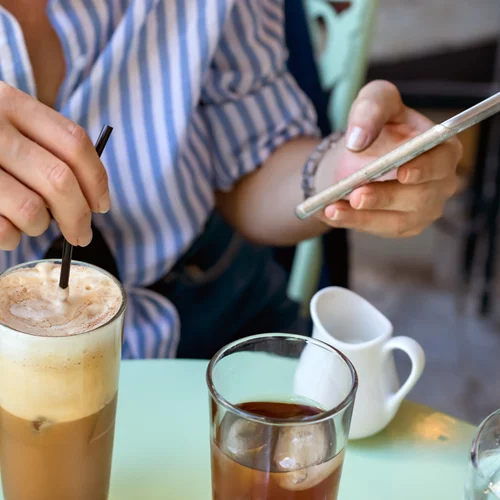 Σκέτος καφές: Το απίθανο κόλπο που τον κάνει να μοιάζει πιο γλυκό - χωρίς ζάχαρη!
