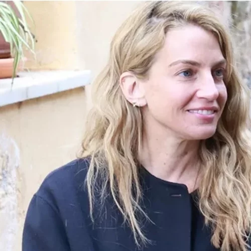 Χρυσή Βαρδινογιάννη: Το χτένισμα με καλοκαιρινό αέρα που επέλεξε για την πρόβα γάμου με τον Νικόλαο ντε Γκρες