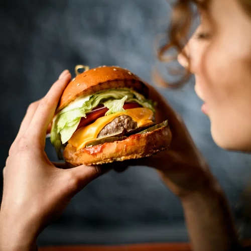 Η κακή διατροφή μπορεί να προσθέσει χρόνια στην εμφάνισή σου από τα 25 – Δες πώς!