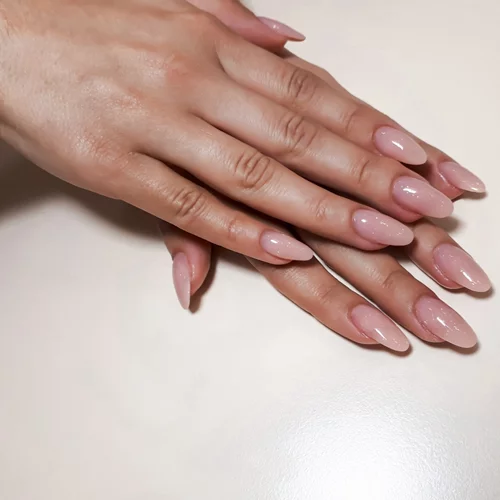 Αμυγδαλωτά νύχια: 4 μανικιούρ που αναδεικνύουν το σχήμα τους