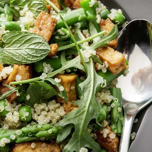 Νηστίσιμα γεύματα με πρωτεΐνη: Οι συνδυασμοί που προτείνει η διατροφολόγος