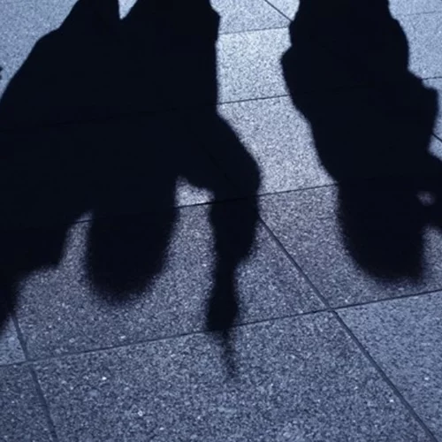 Βία είναι να μην κοιμάσαι ήσυχη τα βράδυα.