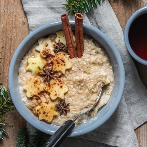 Πέντε χριστουγεννιάτικες γεύσεις στο πρωινό σου oatmeal - δες τις συνταγές
