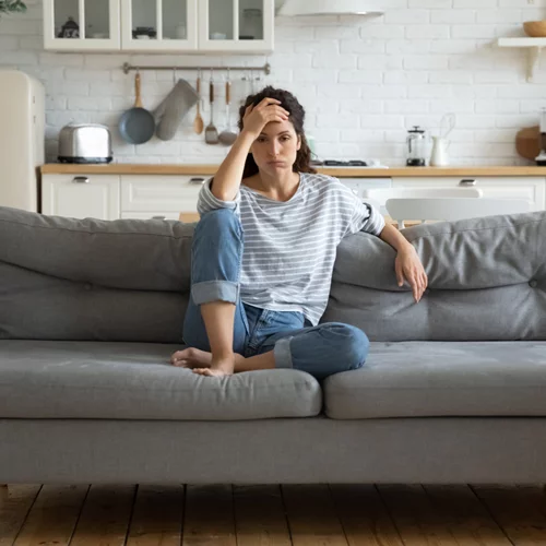 Διαταραχές στον κύκλο, άσθμα, αϋπνία και δερματικές παθήσεις από άγχος: Πώς αντιμετωπίζονται;