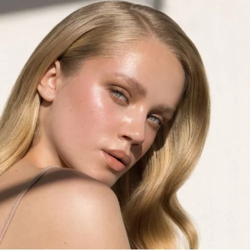 To hack στο μακιγιάζ που θα κρατήσει σταθερό το περίγραμμα στα χείλη σου όλη μέρα