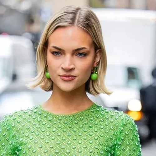 Αυτή η απόχρωση στη mascara επιστρέφει για να "απογειώσει" το βλέμμα μας