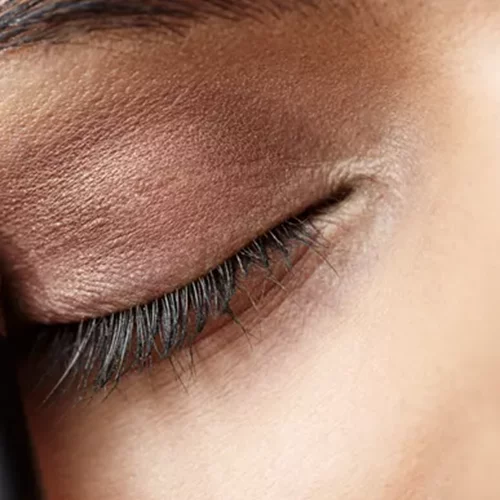 Έχεις καστανά μάτια; Δες ποια είναι τα χρώματα σκιών που σου ταιριάζουν άψογα