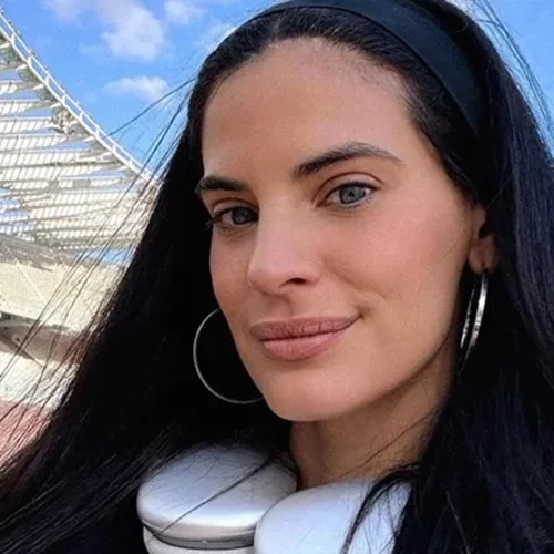 Η Χριστίνα Μπόμπα με την τάση νυχιών που κυριάρχησε στα catwalks