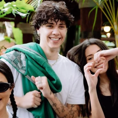 Γιατί οι πλούσιοι άνθρωποι είναι πιο πιθανό να έχουν πολύ ψηλά παιδιά;