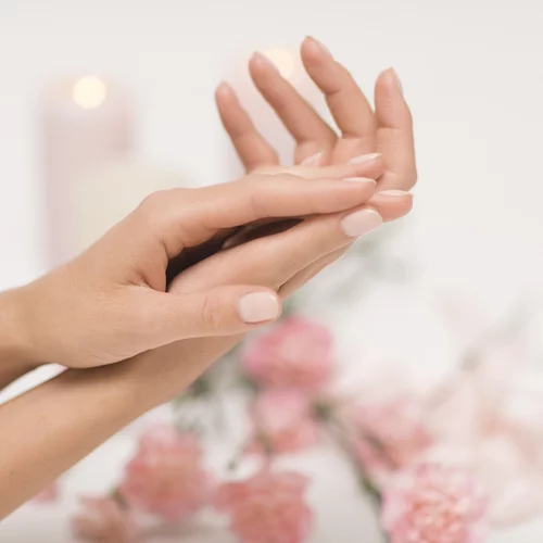 Έχεις σπασμένα νύχια; 5 τρόποι θρέψης για να γίνουν πιο γερά από ποτέ