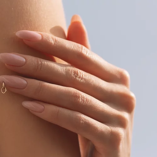 "Νonicure": Ποια είναι η τάση μανικιούρ που κάνει θραύση στα social media - και παντού