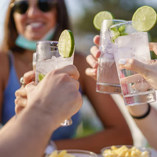 Τι να ΜΗΝ κάνεις πριν και μετά το εμβόλιο για τον κορονοϊό