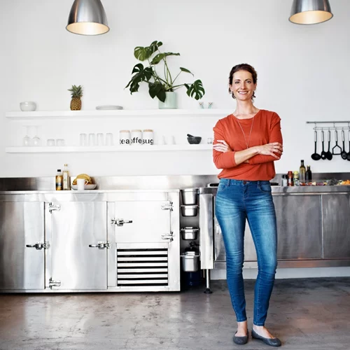 7 tips για να παραμείνεις ξεκούραστη όσο στέκεσαι όρθια για πολλή ώρα