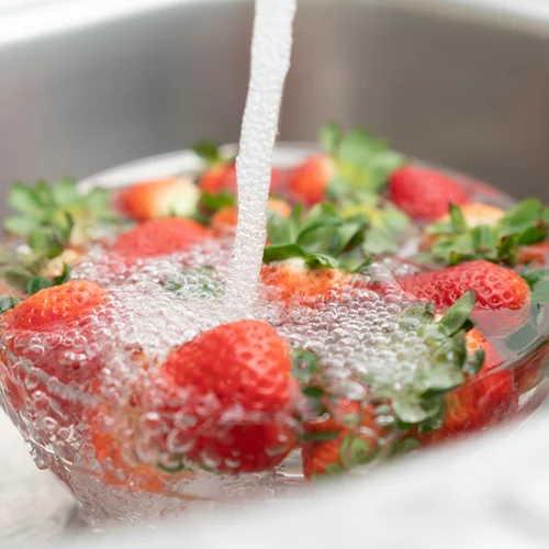 Πώς να πλένεις τα φρούτα για να απομακρύνεις τα φυτοφάρμακα