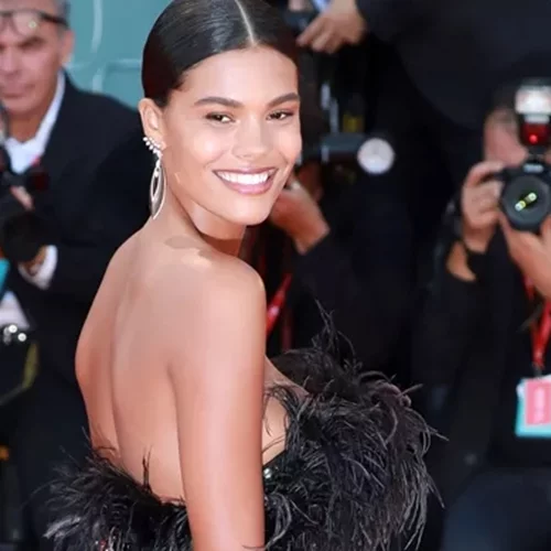 Τα 6 καλύτερα λάδια σώματος με glitter που θα χαρίσουν μια αύρα πολυτέλειας στην εμφάνισή σου