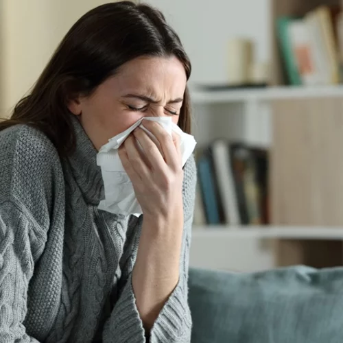 Νοσείς με κορονοϊό; Ίσως είσαι εσύ η 1 στους 10 που μπορεί να τον μεταδώσει μετά από 10 ημέρες!