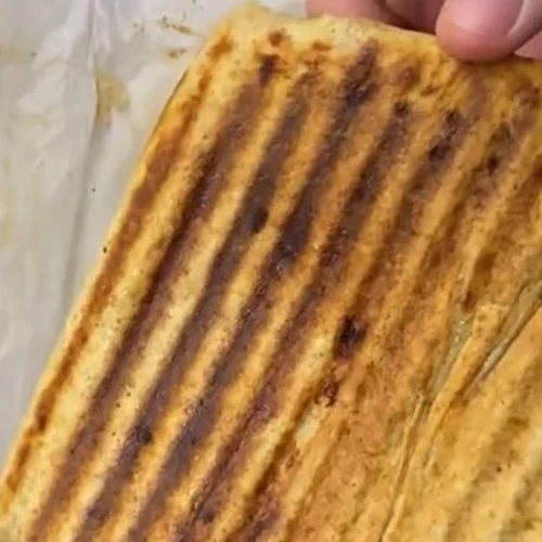 Η πιο εύκολη συνταγή για τυρόπιτα με 4 υλικά