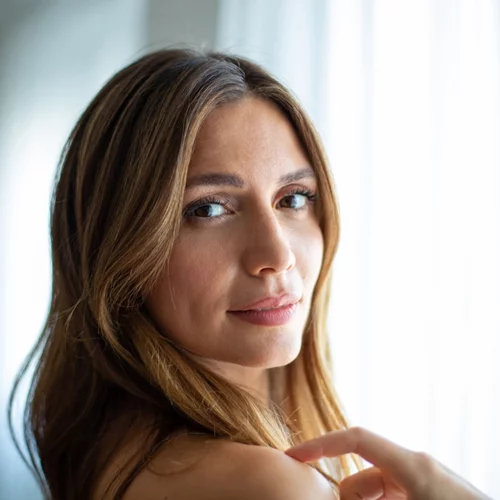 Λεπτές γραμμές στο πρόσωπο: Το εύκολο tip για να τις μειώσεις αισθητά