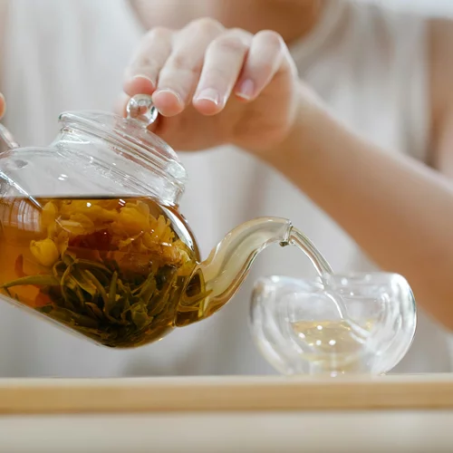 Φούσκωμα και δυσπεψία; 5 βότανα που ανακουφίζουν το στομάχι φυσικά