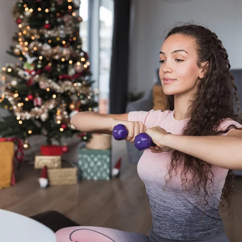 Κάψε τα κιλά των γιορτών με αυτό το 30λεπτο workout στο σπίτι