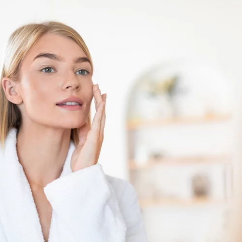 Απολέπιση προσώπου: Το απαραίτητο βήμα σε κάθε skincare ρουτίνα για επιδερμίδα που δείχνει νεότερη