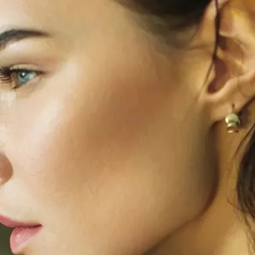 Τα 5 βήματα που πρέπει οπωσδήποτε να έχει η βραδινή ρουτίνα περιποίησης