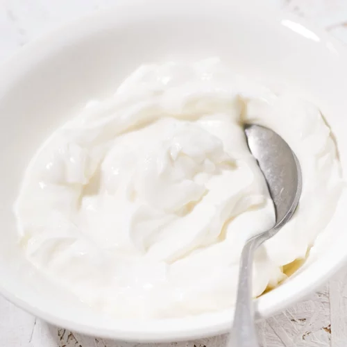 "Ένα γιαουρτάκι" για βραδινό: Τι να βάλεις μέσα για να χορτάσεις πραγματικά