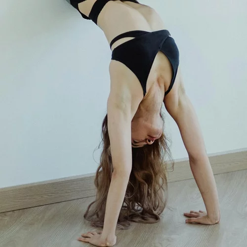 Κατακόρυφο: Μάθε να κάνεις το πρώτο σου handstand με αυτή την άσκηση