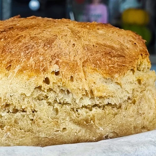 Φτιάξε το πιο εύκολο σπιτικό ψωμί χωρίς ζύμωμα - με 3 υλικά!