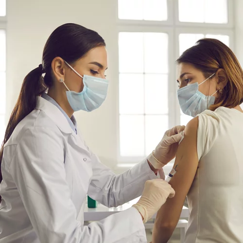 Pfizer & Astrazeneca: Μειωμένη αποτελεσματικότητα 75% και 61% απέναντι στη μετάλλαξη Δέλτα