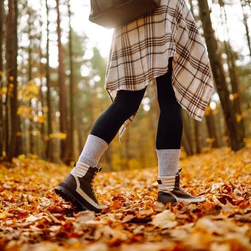 Πονάς χαμηλά στην κοιλιά όταν περπατάς; 5 πιθανοί λόγοι που εξηγούν το γιατί