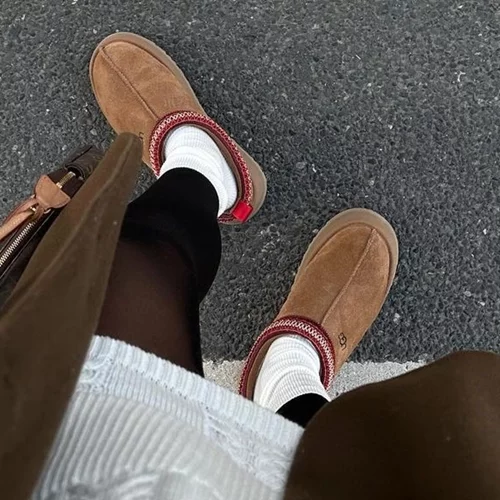 Λευκές κάλτσες που έχουν μαυρίσει: Πώς θα τις επαναφέρεις με 2 βήματα