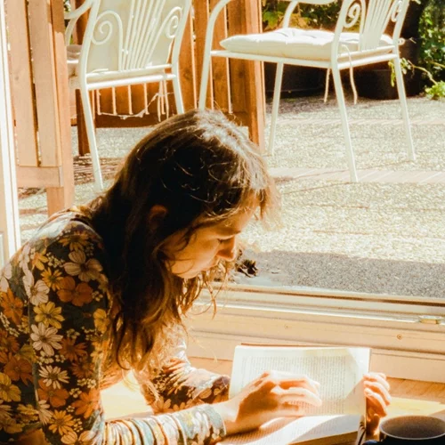 Σε έχει κουράσει η ζέστη; 3 συμβουλές για να δροσίσεις το σπίτι φυσικά σε 5'