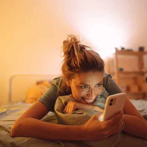 Η μπλε ακτινοβολία (blue light) και πώς αυτή επηρεάζει το δέρμα μας