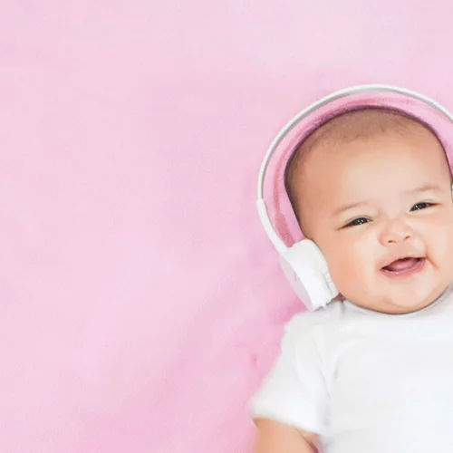 Πώς αντιδρά ο εγκέφαλος των νεογέννητων όταν σε ακούνε;