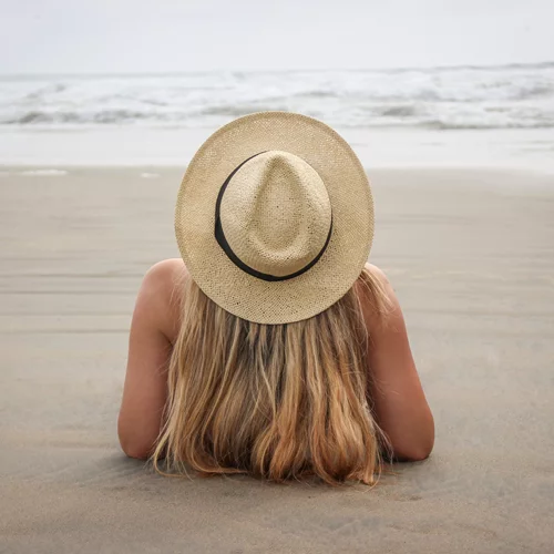 Μετά τις διακοπές: Το πιο αποτελεσματικό "quick fix" για τα διψασμένα μαλλιά