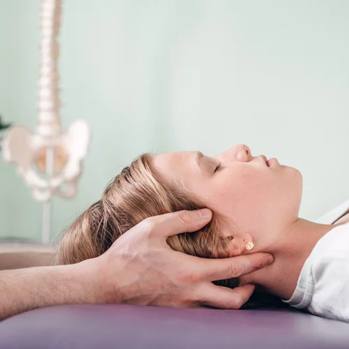 Τι είναι η χειροπρακτική και ποιοι είναι οι κίνδυνοί της;