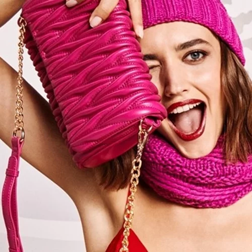 Underneath the Xmas tree: Η νέα συλλογή Carpisa μας βάζει στο πνεύμα των Χριστουγέννων