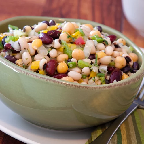 Μαυρομάτικα φασόλια σαλάτα από την Αργυρώ Μπαρμπαρίγου