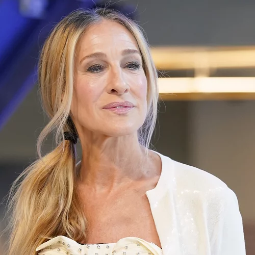 Sarah Jessica Parker: Ο αντιγηραντικός ορός με βιταμίνη C που λατρεύει είναι value for money