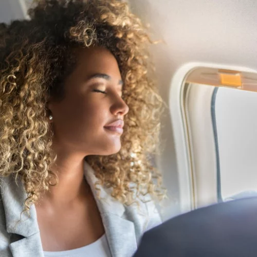 Τι αλλάζει για τη χρήση της μάσκας στα αεροπλάνα και τα αεροδρόμια