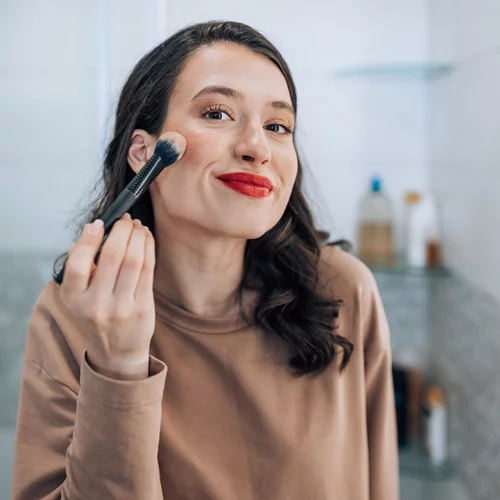 Αυτό το ρουζ πωλείται κάθε 15 δευτερόλεπτα στον κόσμο