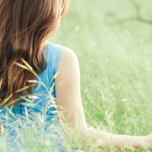 Μαλλιά στην εμμηνόπαυση: Οι καλοκαιρινοί "εχθροί" που δεν φαντάζεσαι και πώς να τους νικήσεις