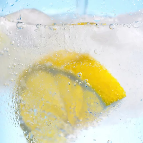 Γιατί δεν πρέπει να πίνεις παγωμένο νερό στον καύσωνα;